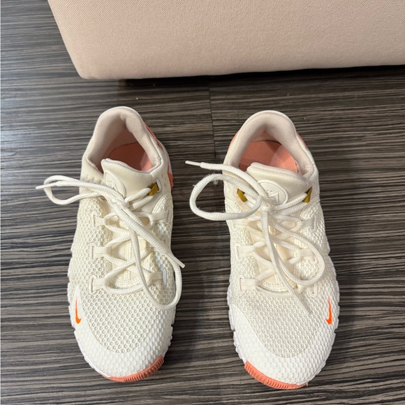 Nike Metcons - Picture 2 of 4